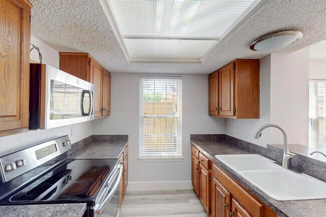 Building Photo - 846 Creekside Dr