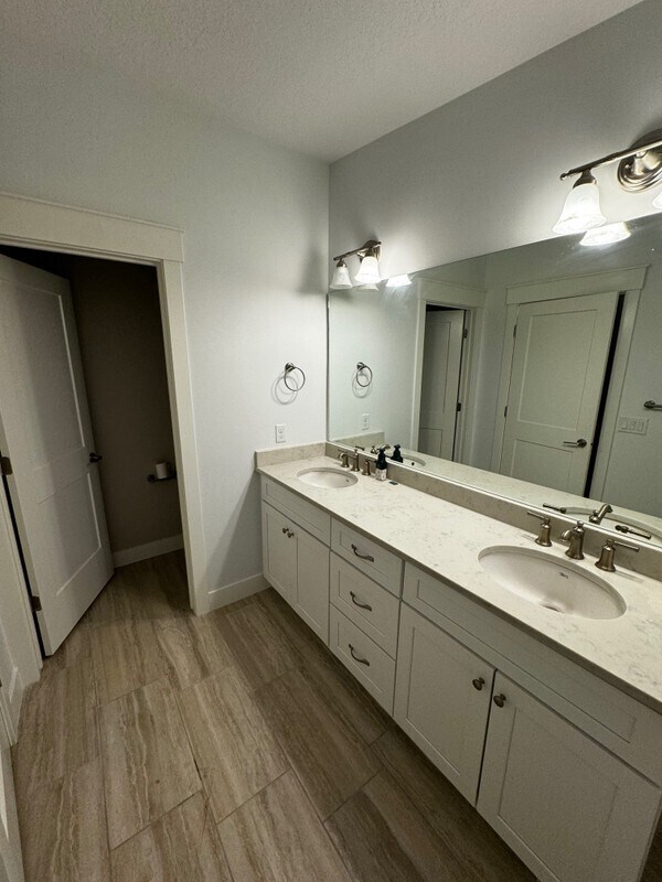 Building Photo - 10452 S Sage Canal Way