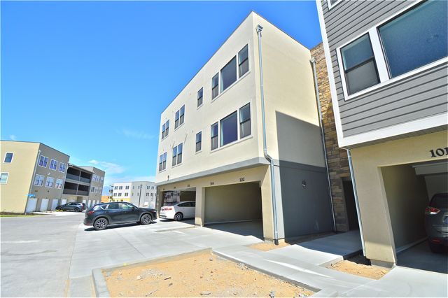 Building Photo - 8373 Iris Lumi Ln