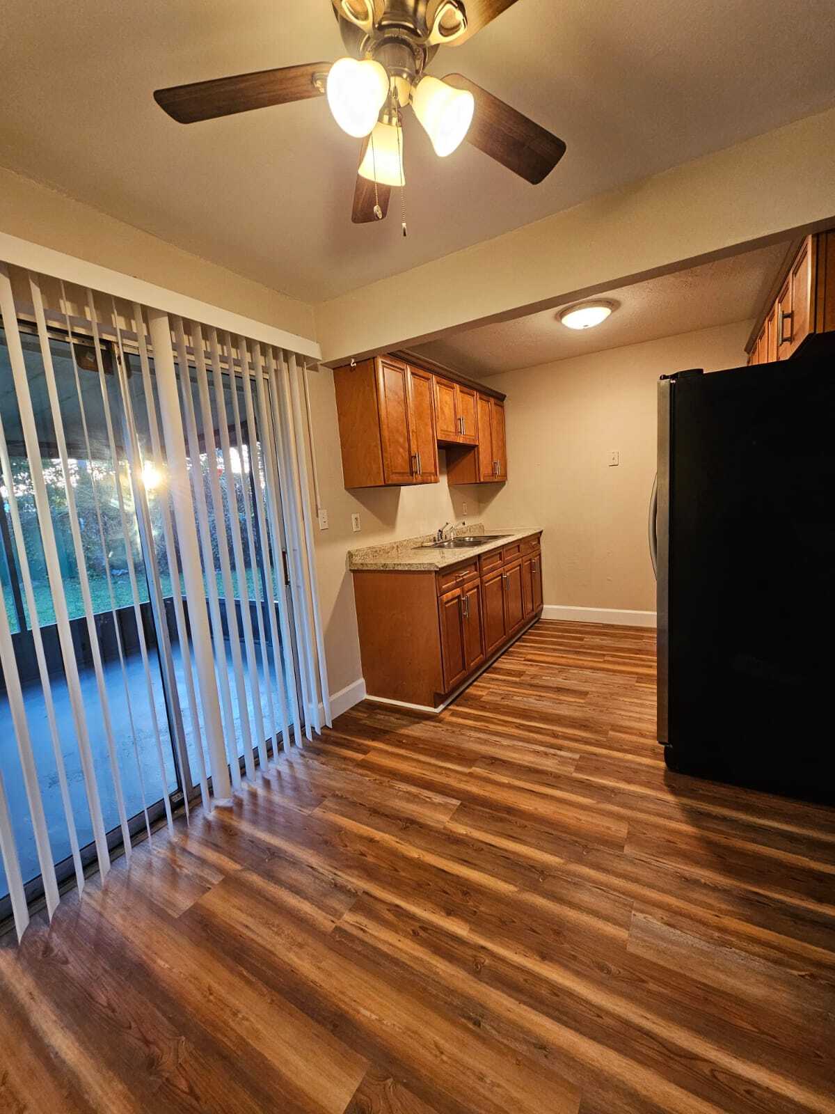 Building Photo - 21 Crescent Lake Dr