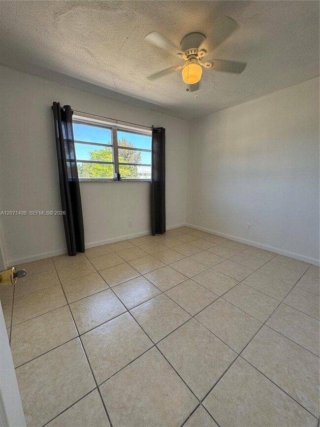 Building Photo - 4732 SW 33rd Ave