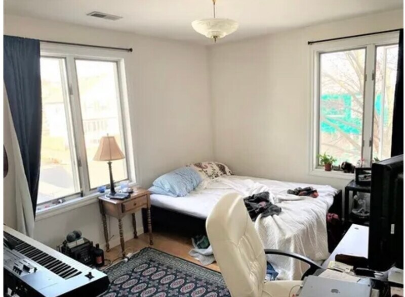 Building Photo - 309 Beacon St