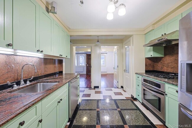 Building Photo - 21-63 23rd Street Unit 1