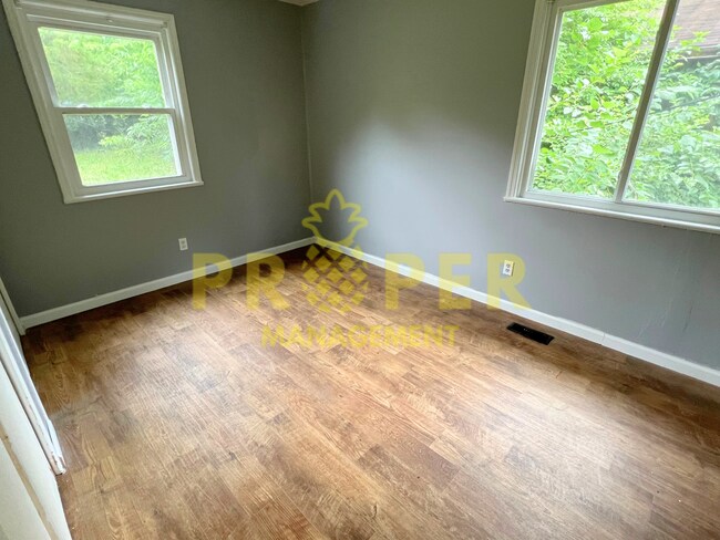 Building Photo - 3 bedrooms 1.5 bathroom