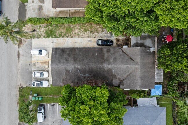 Building Photo - 6125 SW 48th Ct