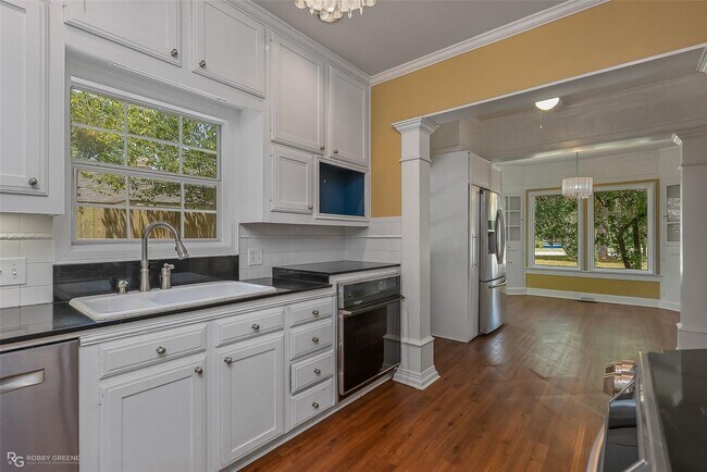 Building Photo - GORGEOUS 4/2.5 BROADMOOR HOME-ACROSS FROM DUCK POND PARK & LIBRARY