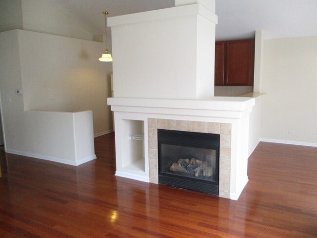 Building Photo - 656 S Rosehall Ln