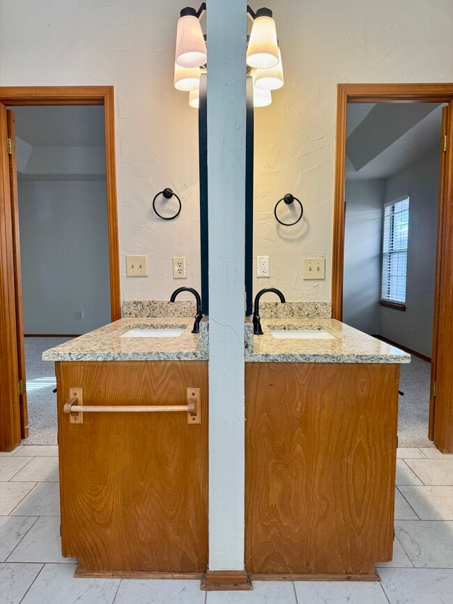 Building Photo - 10323 Haven Cir