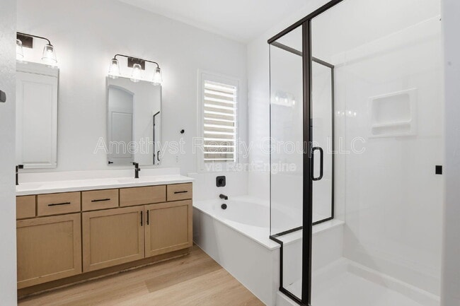 Building Photo - 15660 W Pershing St