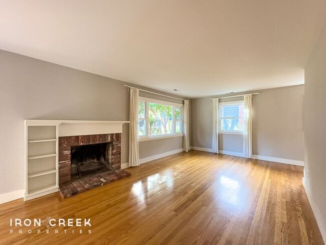 Building Photo - 12 Chateau Pl