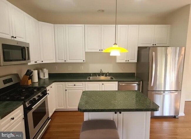 Building Photo - 164 Tilden Way