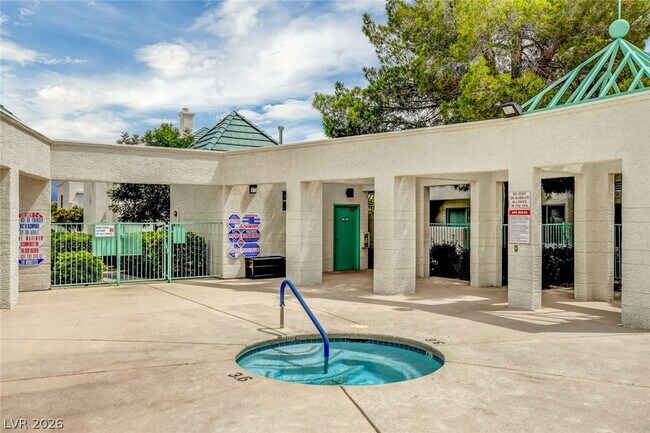 Building Photo - 7100 W Pirates Cove Rd