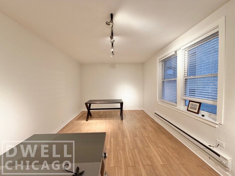 Building Photo - 501 W Belmont Ave