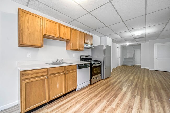 Building Photo - 203 Academy St