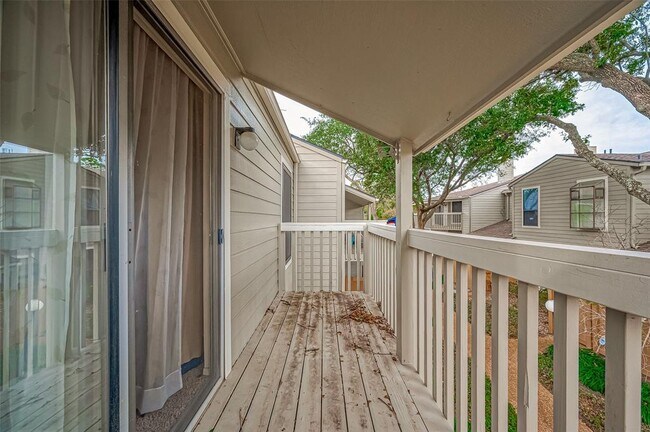 Building Photo - 2379 Briarwest Blvd