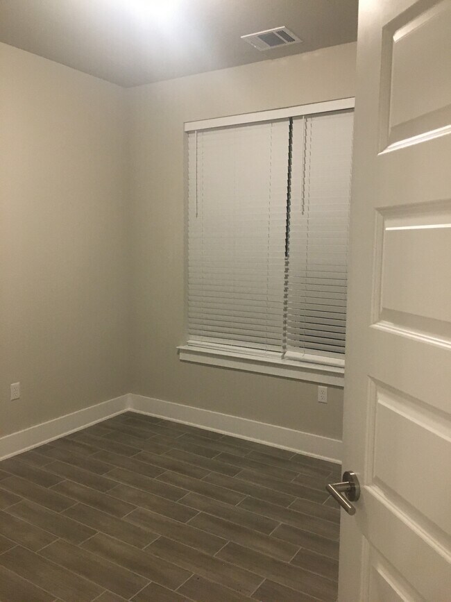 Secondary bedroom with big window and spacious closet. - 2000 Warely Ln