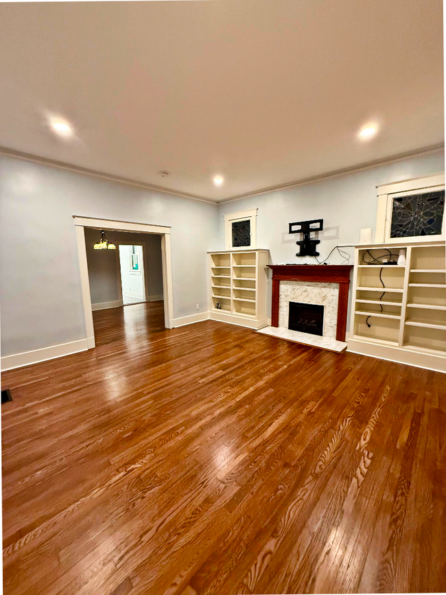 Building Photo - Beautifully Updated Historic Home in Midto...
