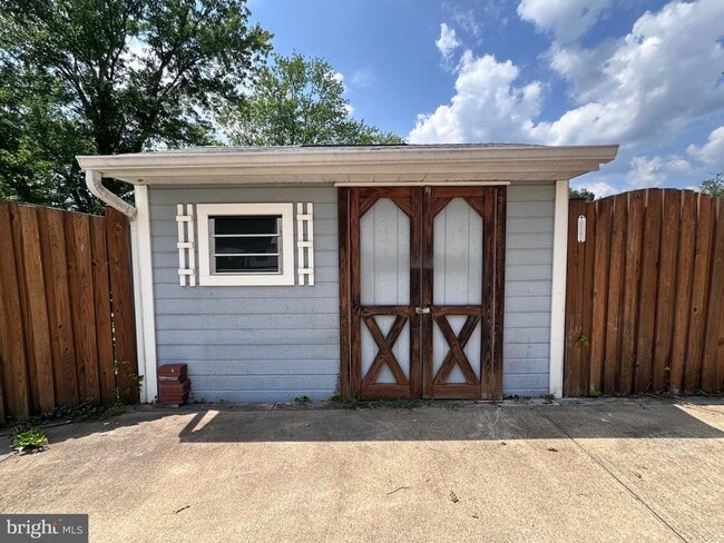 Building Photo - 4214 Evergreen Dr