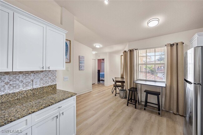 Building Photo - 640 Luisa Ln