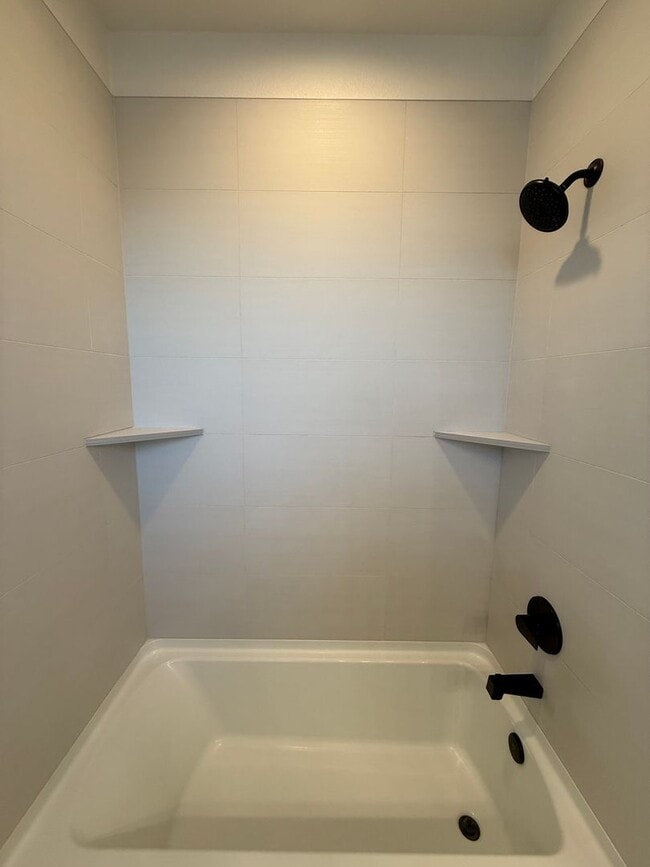 Building Photo - 8461001/85