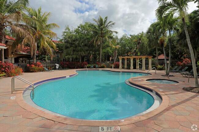 Building Photo - 5024 Lantana Rd