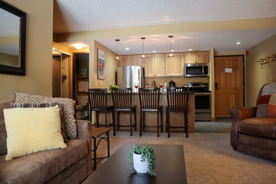 Building Photo - 455 Village Rd