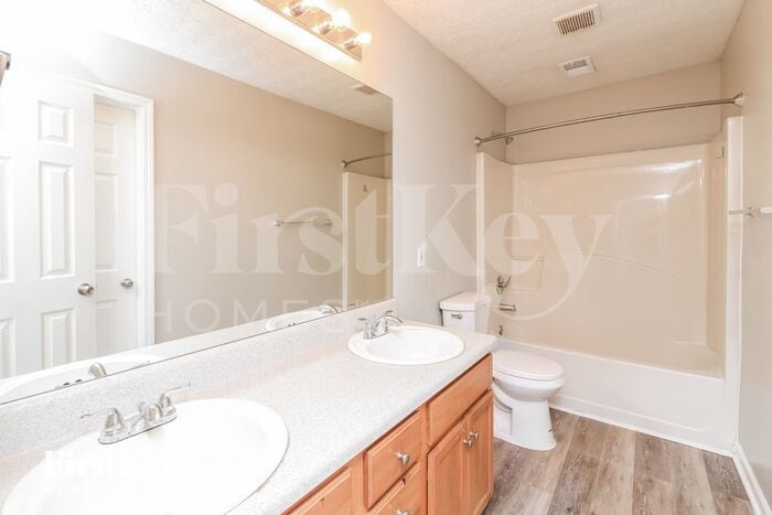 Building Photo - 103 Cobblestone Dr