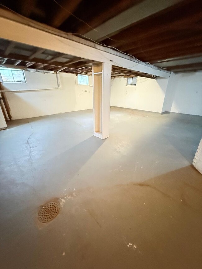 Building Photo - Spacious 3BD/1BA Single Family Home in Pen...