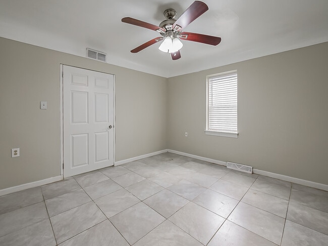 Building Photo - 25323 Orchard Lake Rd