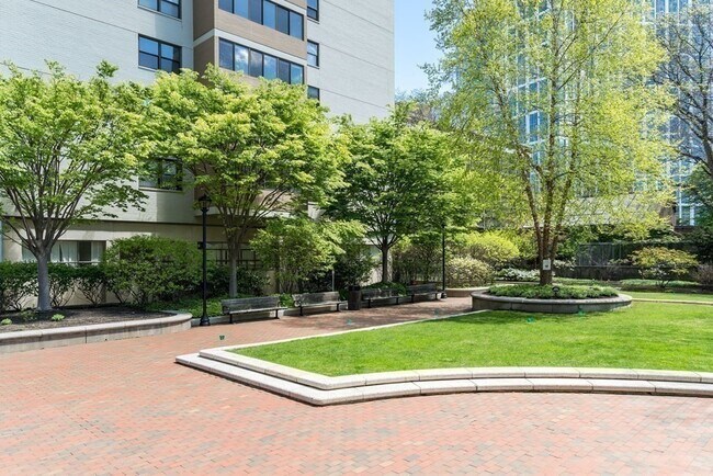 Building Photo - 6 Whittier Pl