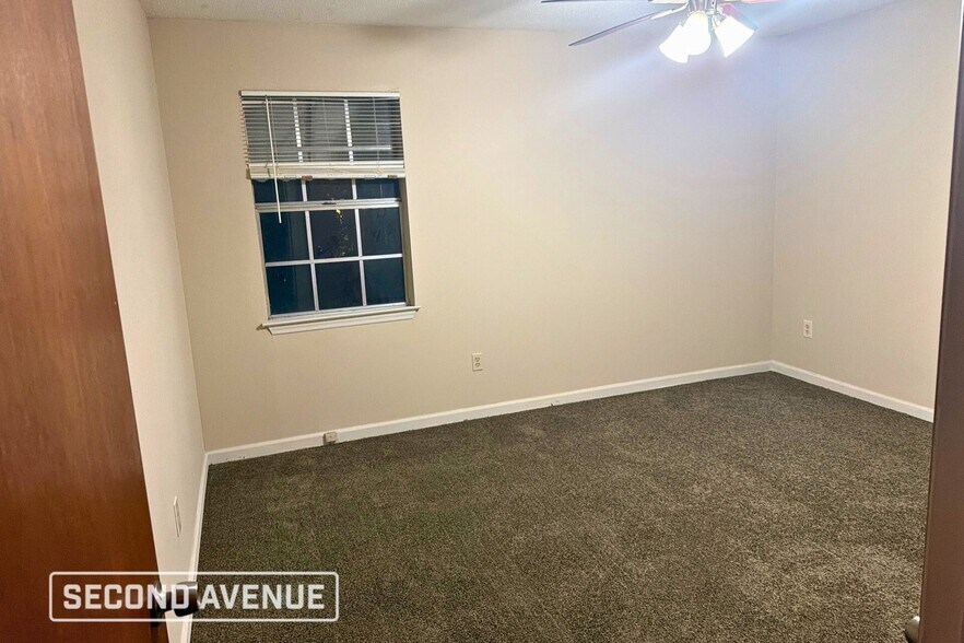 Building Photo - 1226 Oakwood St