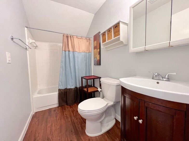 Building Photo - 2313 Placid Dr