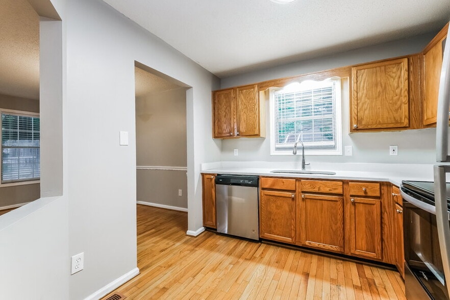 Building Photo - 426 Ivy Crest Dr