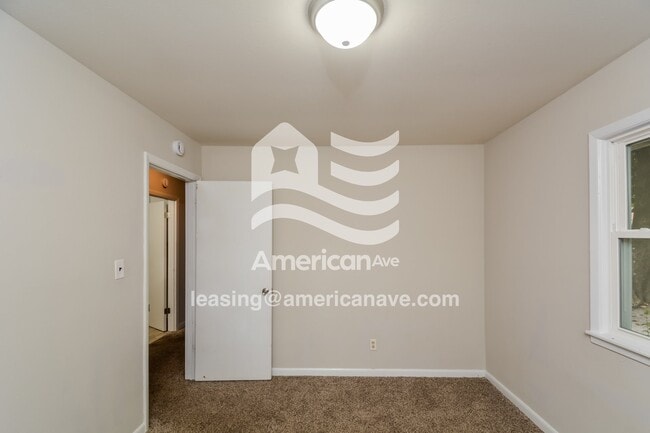 Building Photo - 4046 Village Dr