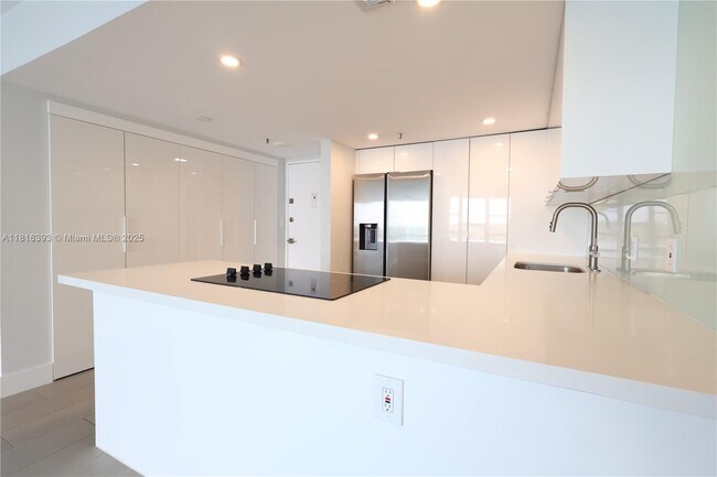 Building Photo - 20515 E Country Club Dr