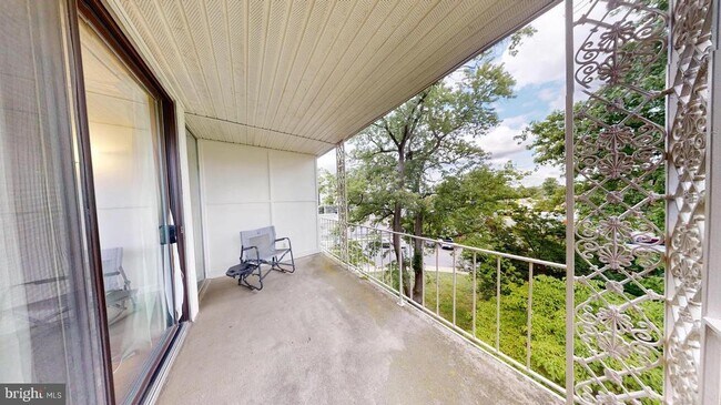 Building Photo - 3101 Patrick Henry Dr