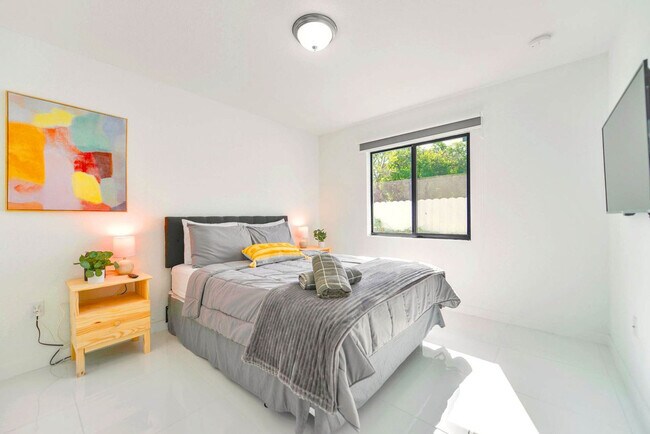 Building Photo - 2110 NW 66th St