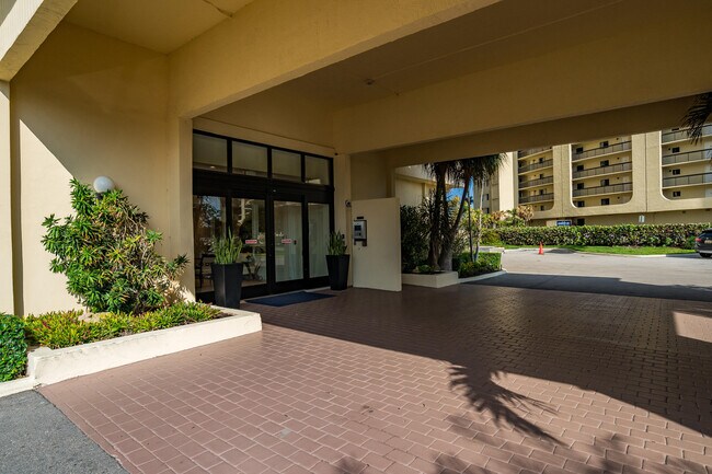 Building Photo - 200 Ocean Trail Way