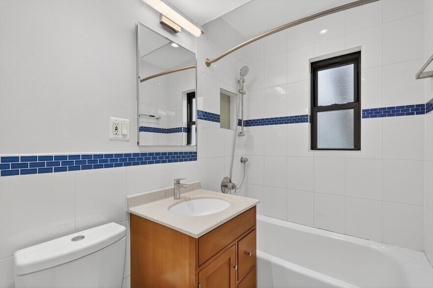 Building Photo - 3825 Davis Pl NW