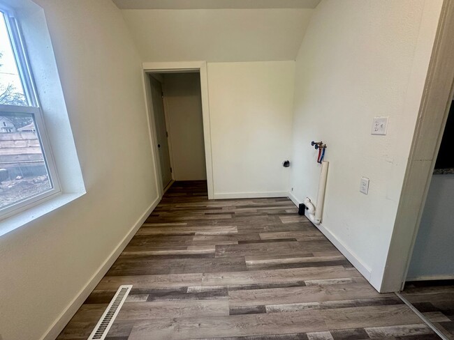 Building Photo - 5 bed 2 bath Single Family Home in Wausau
