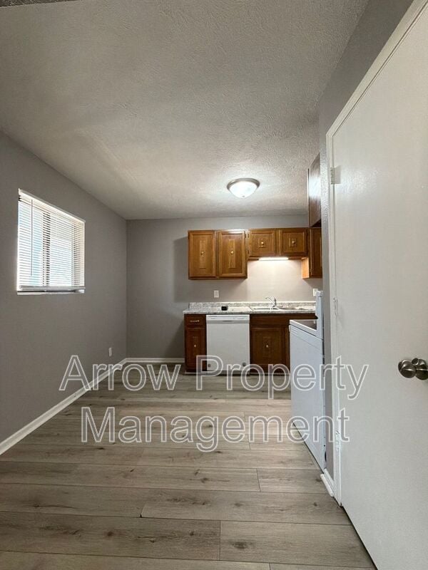 Building Photo - 922 A St