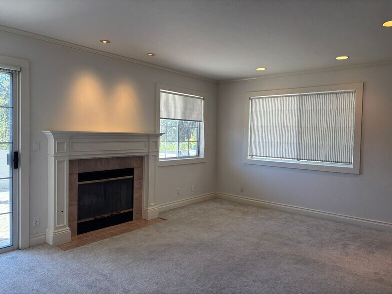 Building Photo - 444 Racquet Landing