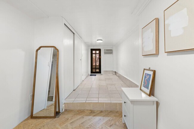 Building Photo - 302 4th St