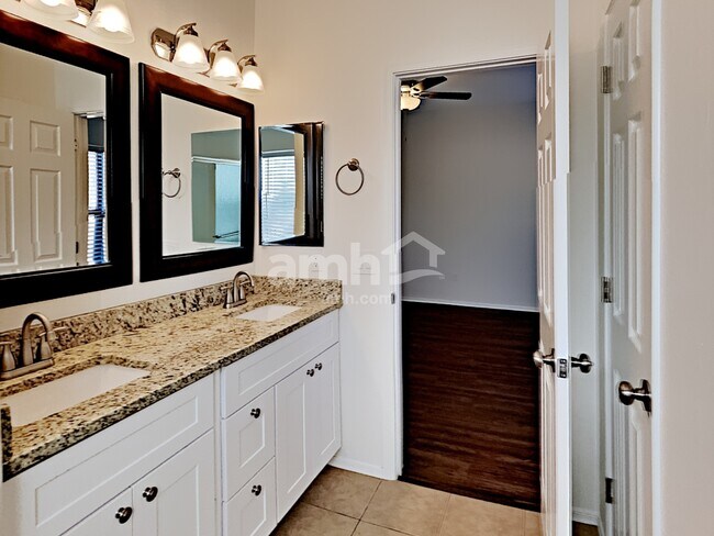 Building Photo - 298 E Calle Puente Lindo