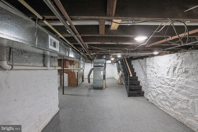 Building Photo - 9 Glenmore Ave