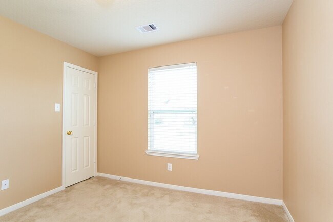 Building Photo - 17302 Cricket Mill Dr