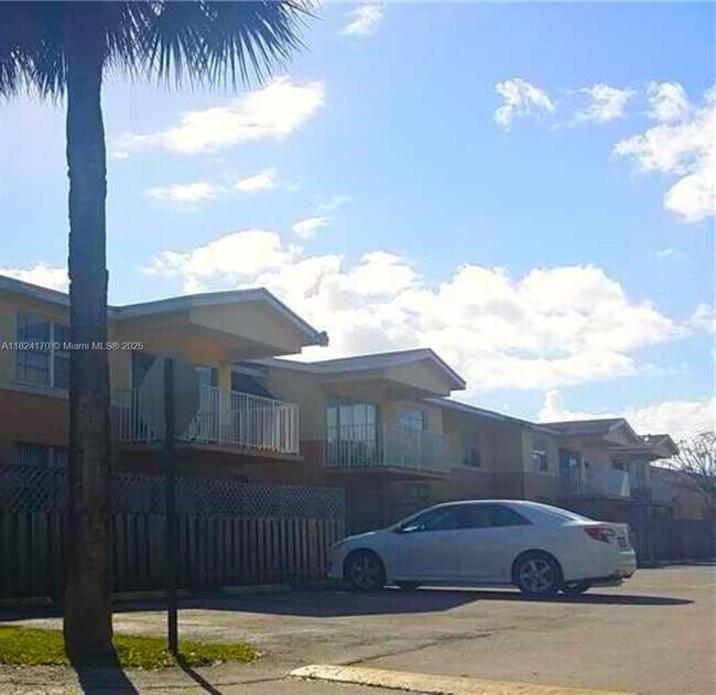 Building Photo - 4640 NW 79th Ave