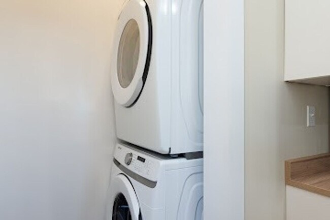 Building Photo - 2615 W Main St