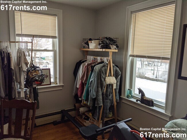 Building Photo - 113 3rd St