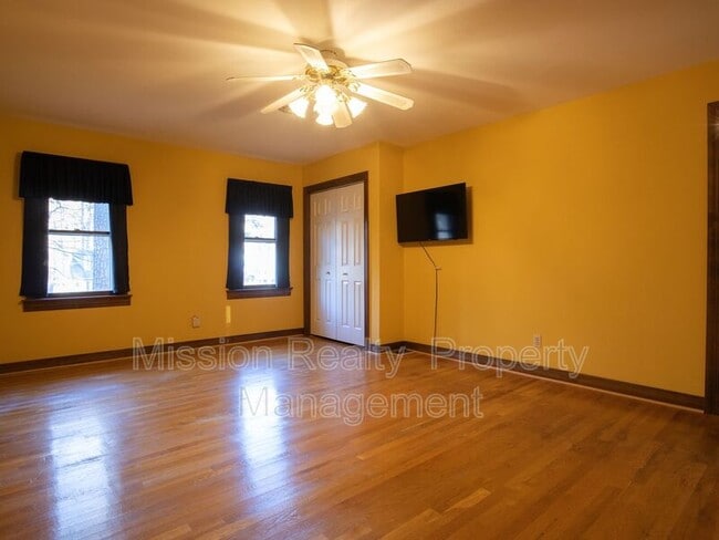 Building Photo - 4266 Roundhill Dr